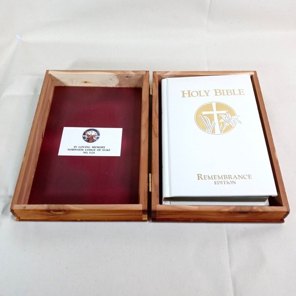 Vintage Holy Bible Remembrance Edition KJV in Cedar Wood Storage Box - Picture 2 of 13